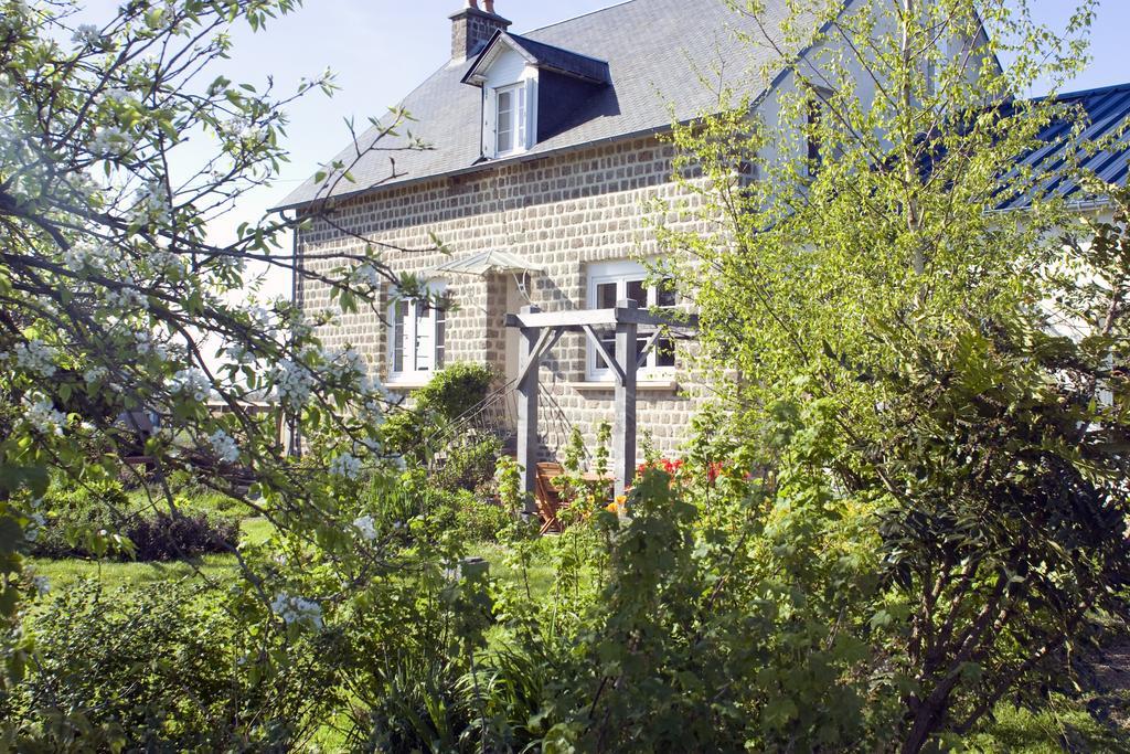 La Nesliere Chambres D'Hotes Bio Saint-Symphorien-des-Monts Eksteriør billede